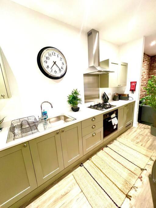 Brand New Apt - Beach Breeze Spacious 1-Bedroom Apartment With Parking - Sleeps 4 Ppl- Internet Bournemouth Ngoại thất bức ảnh