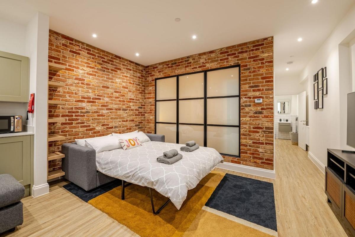 Brand New Apt - Beach Breeze Spacious 1-Bedroom Apartment With Parking - Sleeps 4 Ppl- Internet Bournemouth Ngoại thất bức ảnh