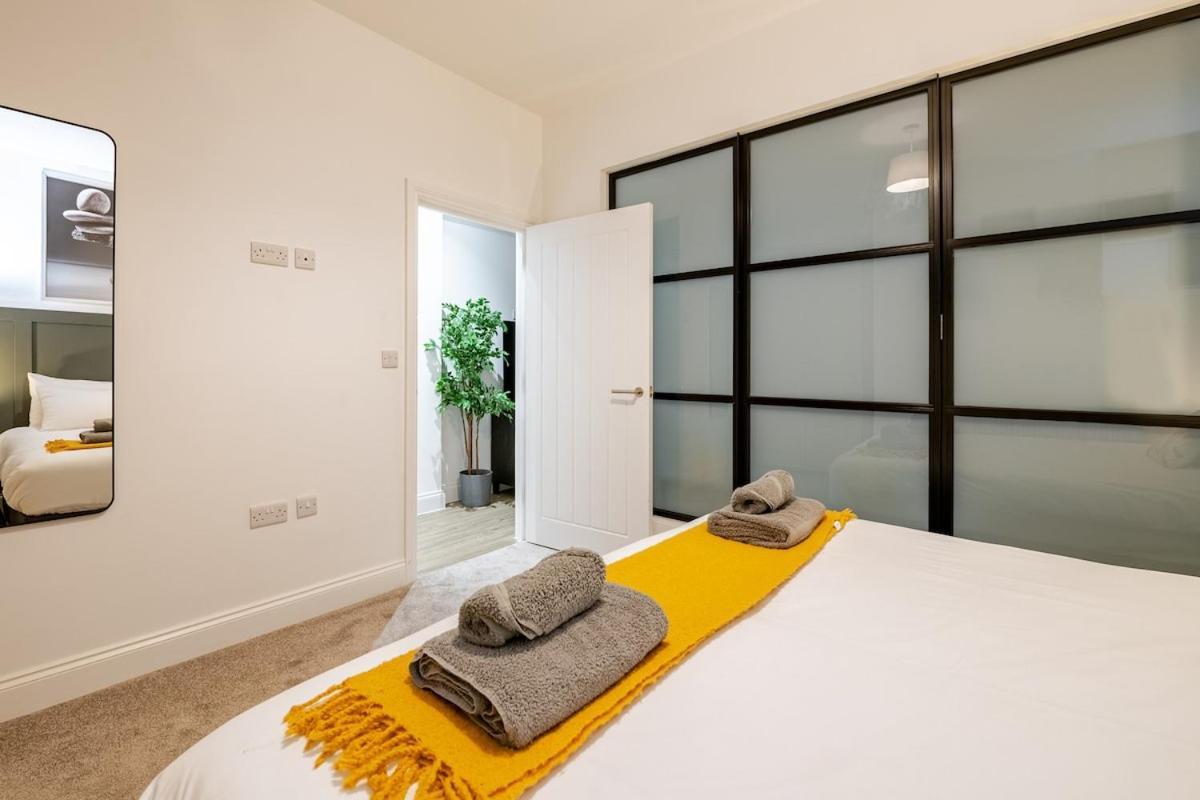 Brand New Apt - Beach Breeze Spacious 1-Bedroom Apartment With Parking - Sleeps 4 Ppl- Internet Bournemouth Ngoại thất bức ảnh