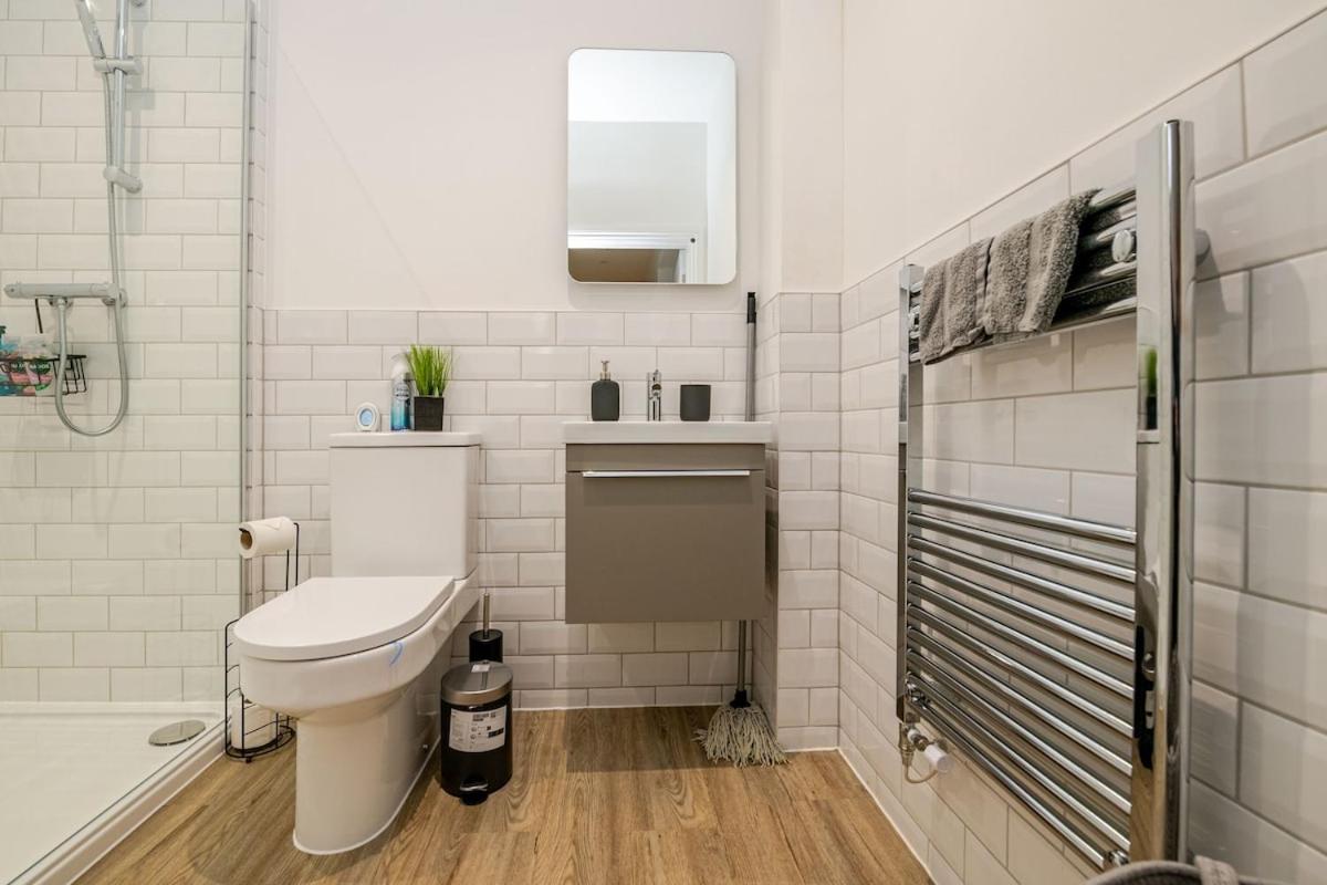 Brand New Apt - Beach Breeze Spacious 1-Bedroom Apartment With Parking - Sleeps 4 Ppl- Internet Bournemouth Ngoại thất bức ảnh