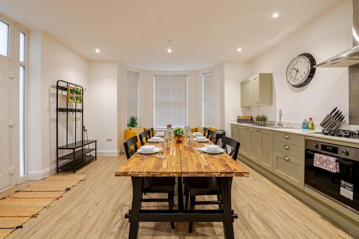 Brand New Apt - Beach Breeze Spacious 1-Bedroom Apartment With Parking - Sleeps 4 Ppl- Internet Bournemouth Ngoại thất bức ảnh