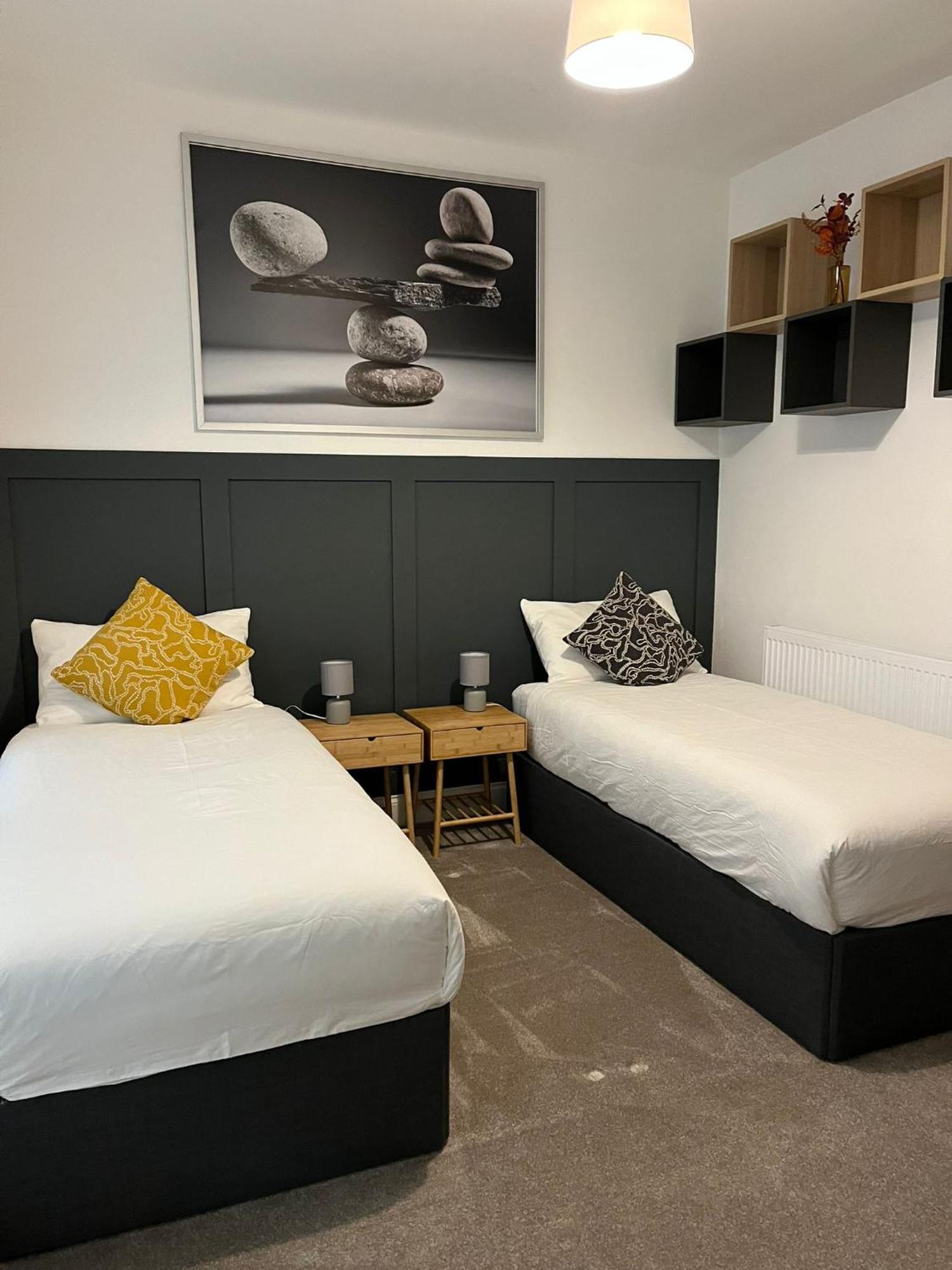 Brand New Apt - Beach Breeze Spacious 1-Bedroom Apartment With Parking - Sleeps 4 Ppl- Internet Bournemouth Ngoại thất bức ảnh