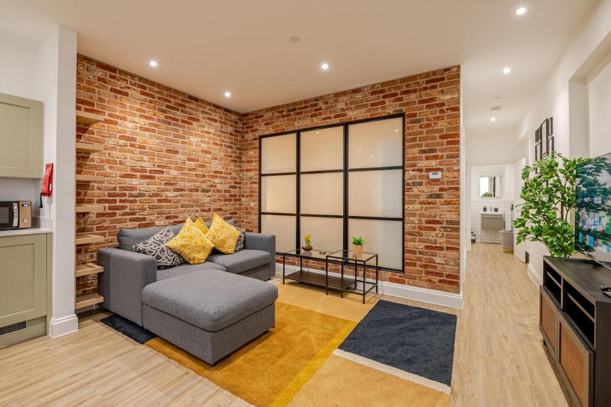 Brand New Apt - Beach Breeze Spacious 1-Bedroom Apartment With Parking - Sleeps 4 Ppl- Internet Bournemouth Ngoại thất bức ảnh