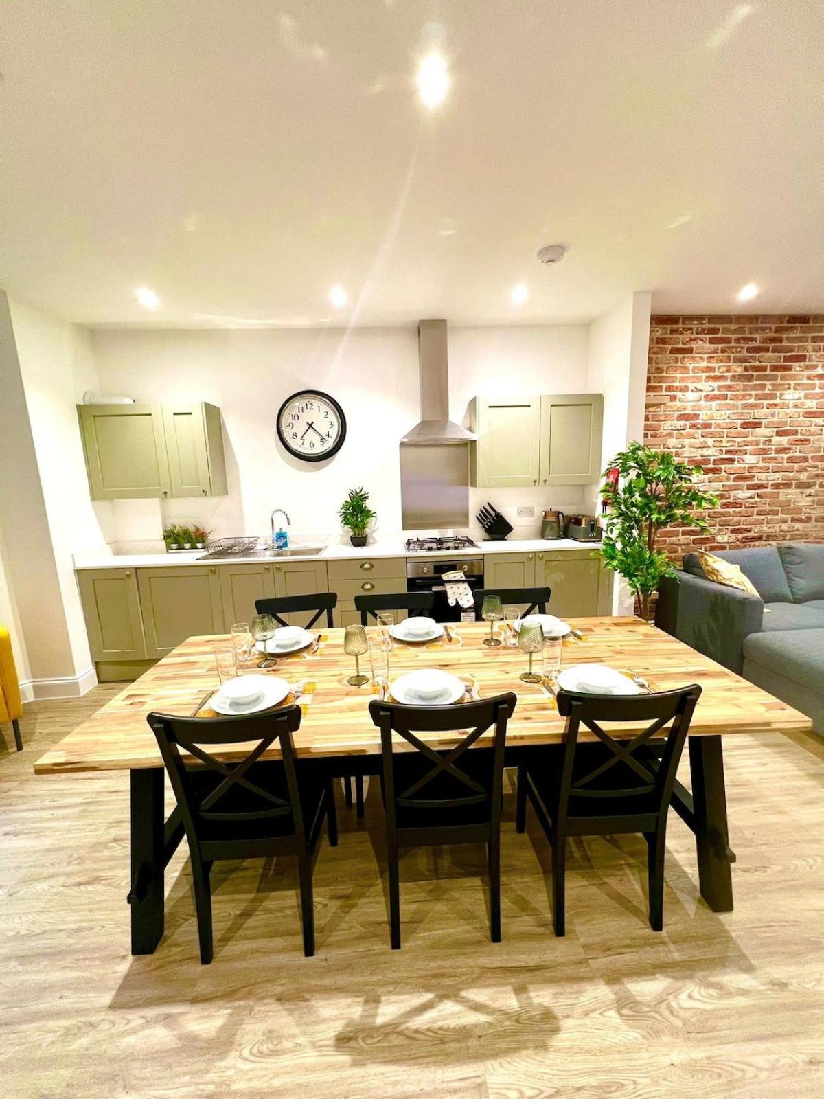 Brand New Apt - Beach Breeze Spacious 1-Bedroom Apartment With Parking - Sleeps 4 Ppl- Internet Bournemouth Ngoại thất bức ảnh
