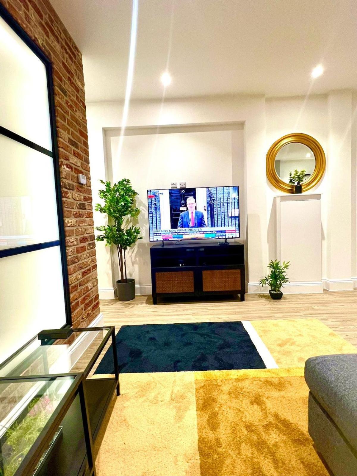 Brand New Apt - Beach Breeze Spacious 1-Bedroom Apartment With Parking - Sleeps 4 Ppl- Internet Bournemouth Ngoại thất bức ảnh