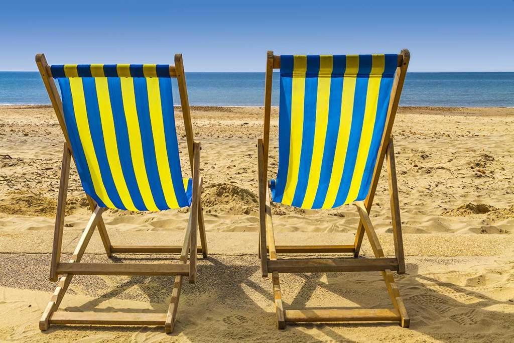 Brand New Apt - Beach Breeze Spacious 1-Bedroom Apartment With Parking - Sleeps 4 Ppl- Internet Bournemouth Ngoại thất bức ảnh